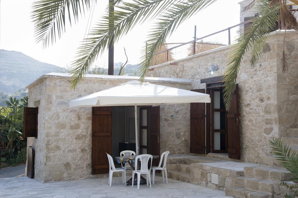 Palm Tree Oriental House And Homestay Polis Eksteriør billede