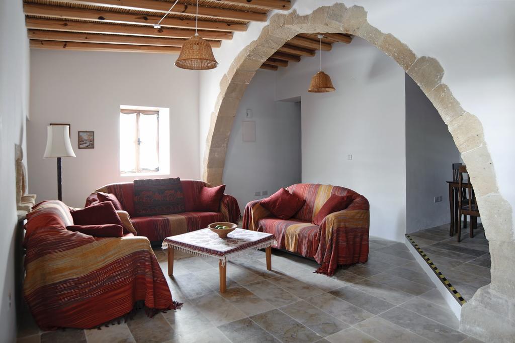 Palm Tree Oriental House And Homestay Polis Værelse billede